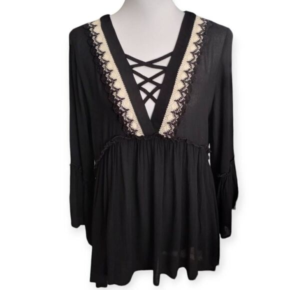 JODIFL BLACK BELL SLEEVE PEASANT TOP SZ.S NWT - Picture 3 of 9